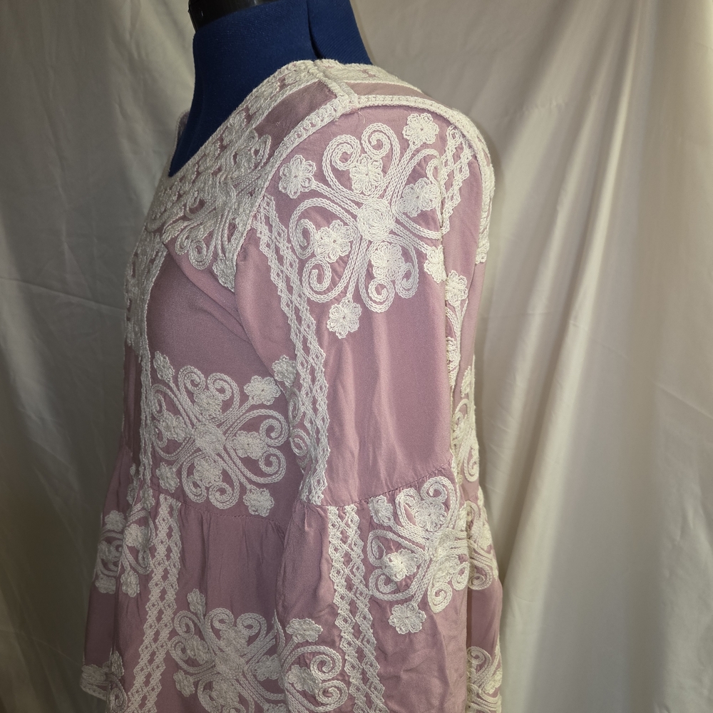 Elegant Embroidered Women's Blouse in Blush Pink - Picture 4 of 8